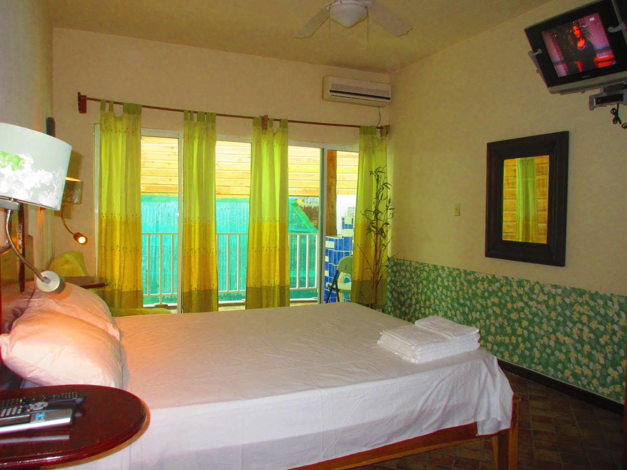 Los Balcones Over The Sea Hotel Bocas del Toro ภายนอก รูปภาพ
