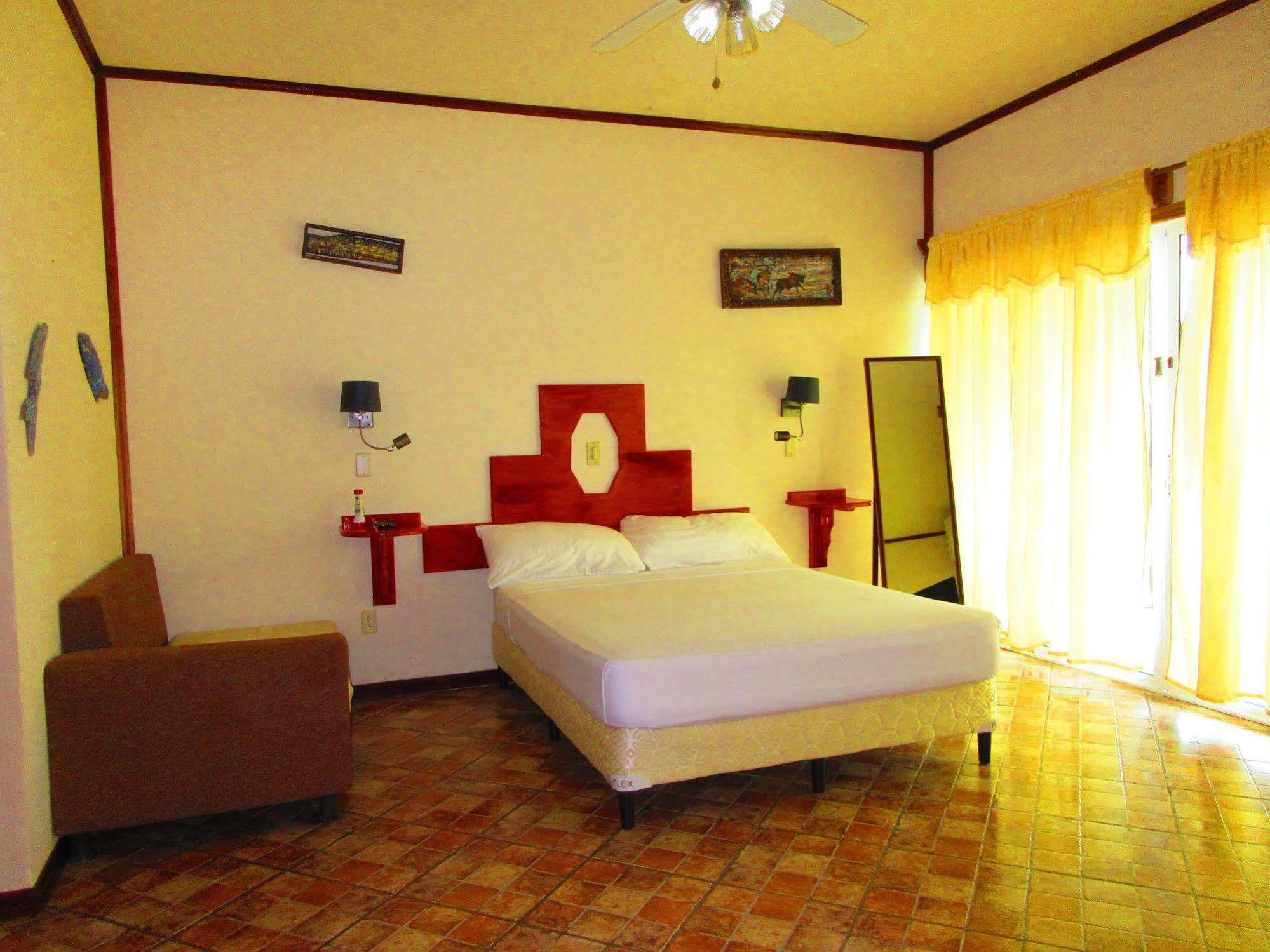 Los Balcones Over The Sea Hotel Bocas del Toro ภายนอก รูปภาพ