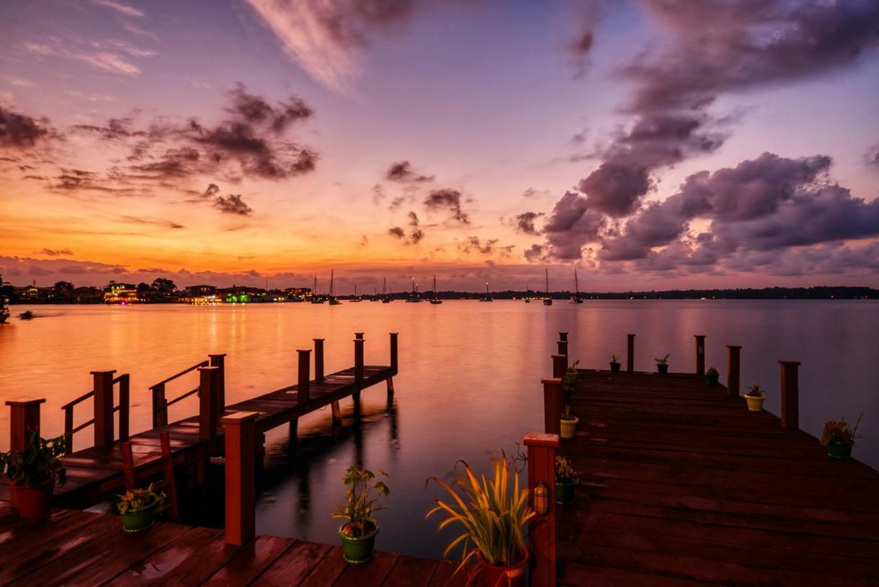 Los Balcones Over The Sea Hotel Bocas del Toro ภายนอก รูปภาพ