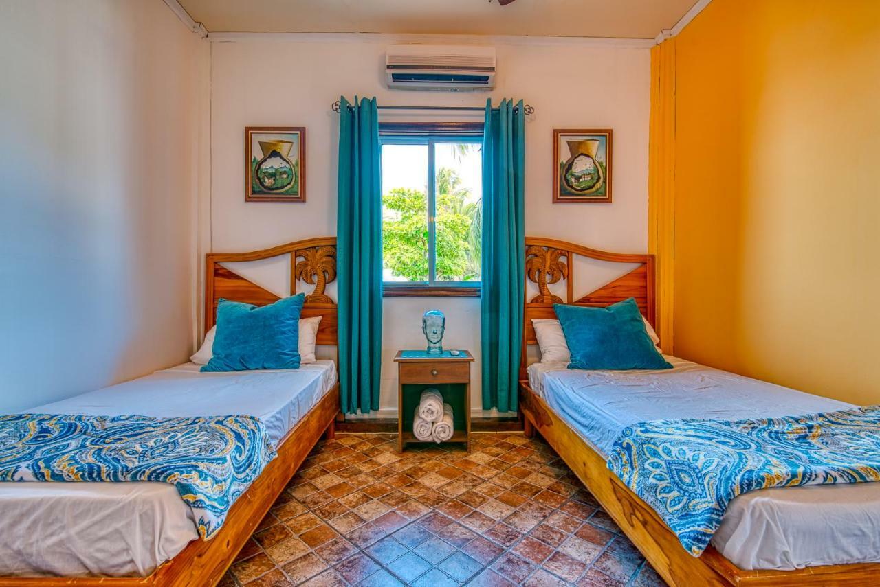 Los Balcones Over The Sea Hotel Bocas del Toro ภายนอก รูปภาพ